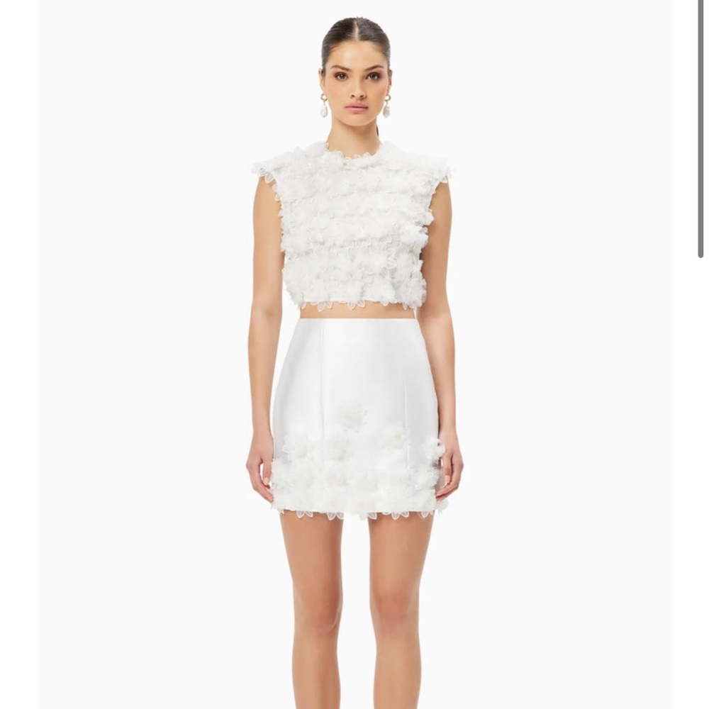 Elliatt ivory lotus two piece set - perfect for brides - never worn NWT